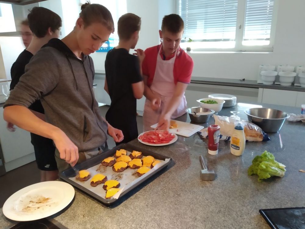 Burger und Grill – Ein Barbecue Nachmittag für unsere Jungs